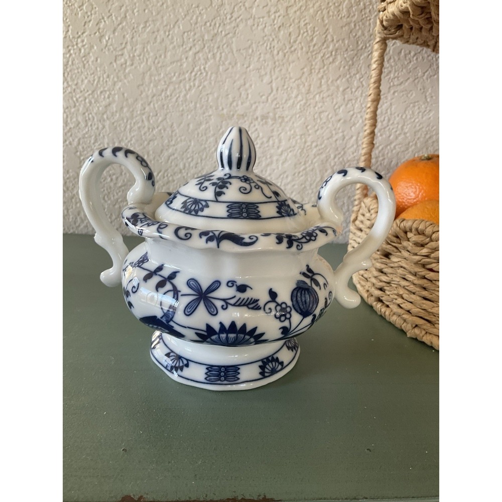 Vienna Woods Fine China 2 Handles Bowl with Lid  Blue/white Mint